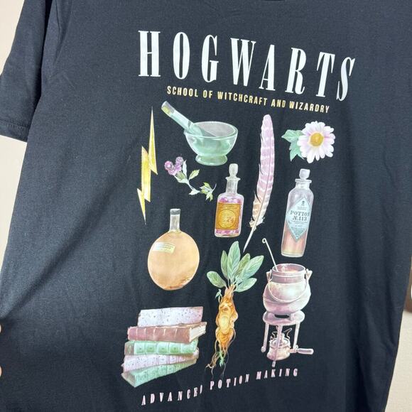 NWT Womens Hogwarts Wizarding World T Shirt Medium Harry Potter Black Potion - Picture 2 of 6